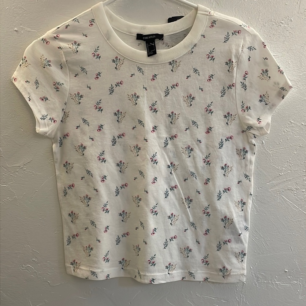 NWT White Floral Baby Tee Shirt Large Forever 21